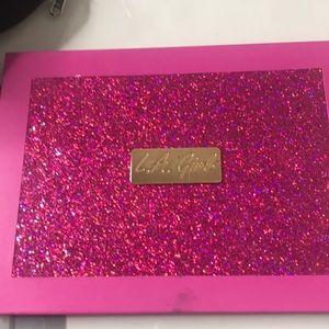 L.A Girl eyeshadow palette